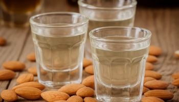 Bitter almond, the original drink of the Algarve