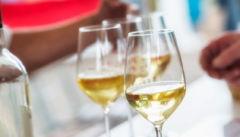A selection of white wines for summer for less than €8