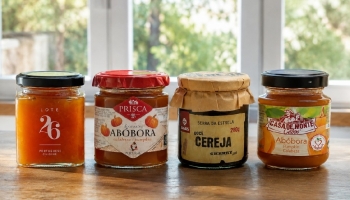Il gusto della frutta portoghese in ogni cucchiaiata